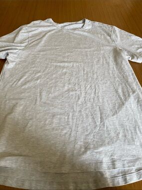 Lululemon Athletica heathered light gray T-shirt L